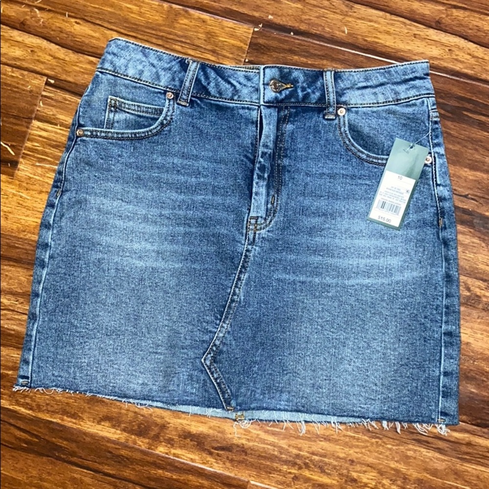 ⭐️ NWT ⭐️ Wild Fable Cutoff Jean Skirt - Size 10